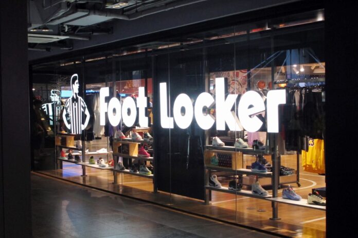 Dicks-Sporting-Goods-anuncio-que-comprara-Foot-Locker-por-2.400-millones.jpg