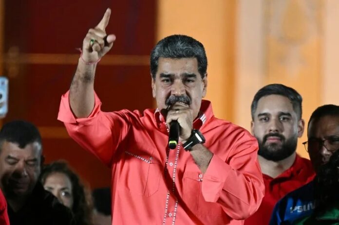 El-presidente-venezolano-Nicolas-Maduro-habla-ante-sus-seguidores-para-celebrar-la-victoria-de-su-pa.jpeg