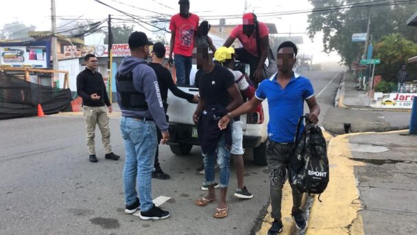 Haitianos-deportados-608x342.jpg