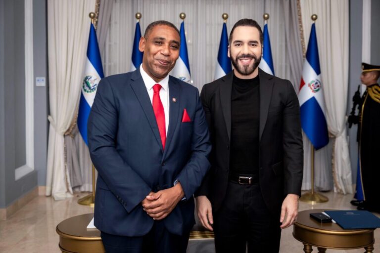 Nayib Bukele recibe Cartas Credenciales del nuevo embajador dominicano Flavio Rondón