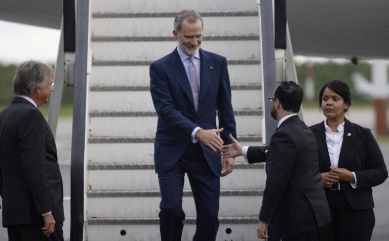 El rey de España llega a Santo Domingo para participar en el Congreso Mundial del Derecho #FVDigital