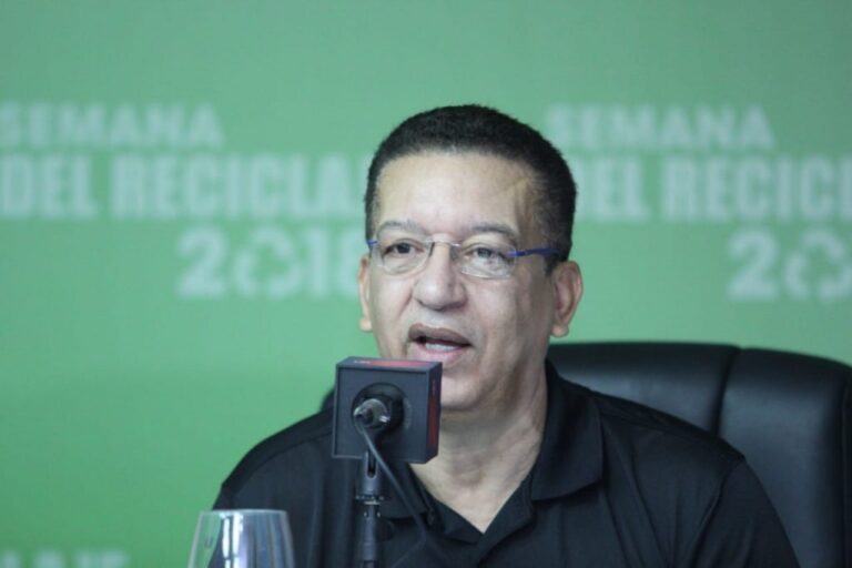 Johnny Jones dice reunión de los cuatro presidentes de RD en últimos años evidencia democracia es fuerte