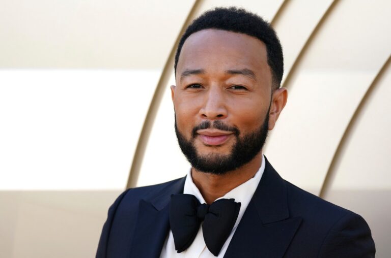 John Legend dice que es “impactante” ver la “involución” de su ex amigo Kanye West