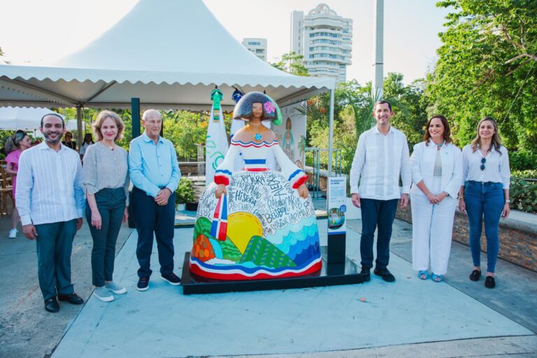 Presentan la menina dominicana “Quisqueya La Bella” en el Parque Mirador Sur