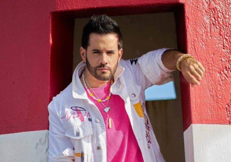 Manny Cruz rinde homenaje al merengue clásico en el Día de las Madres