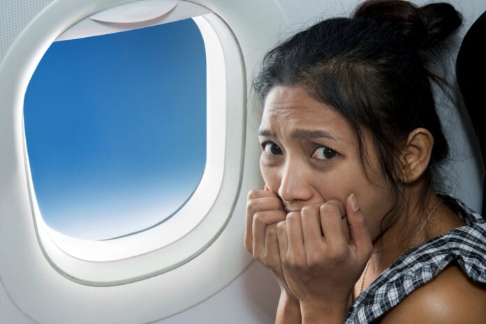 Miedo-a-volar-8-tecnicas-efectivas-para-controlar-la-ansiedad-durante-un-viaje-en-avion-shutterstock.jpeg