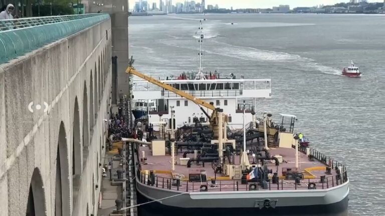 Un muerto explosión en barcaza con aguas residuales, Hudson