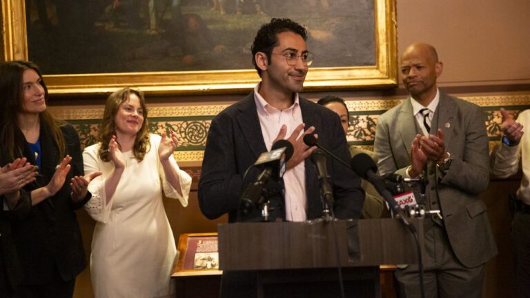 Estudiante de Columbia impulsa iniciativa para inmigrantes