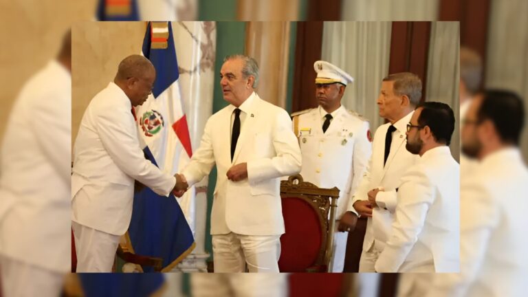 Abinader recibe credenciales de nuevo embajador haitiano