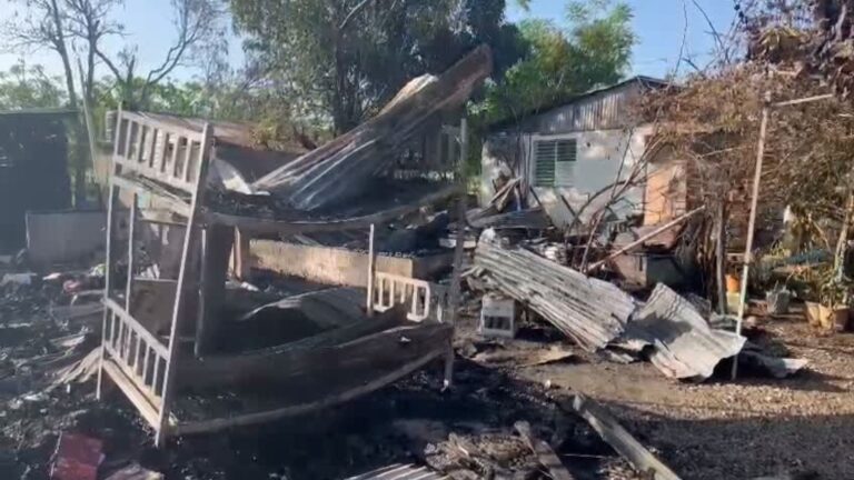 Devastador incendio consume tres viviendas en Fantino