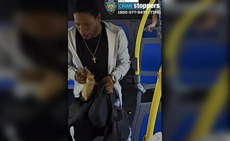 Esposa llora la muerte de hombre apuñalado hasta la muerte por un asiento de autobús en Brooklyn