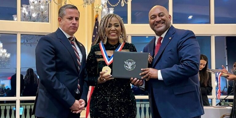 Omayra Álvarez es reconocida por la Casa Blanca #FVDigital