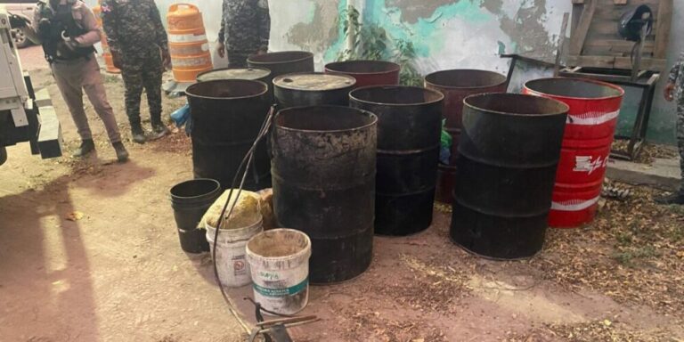 PN desmantela en Barahona una fábrica de ron adulterado #FVDigital