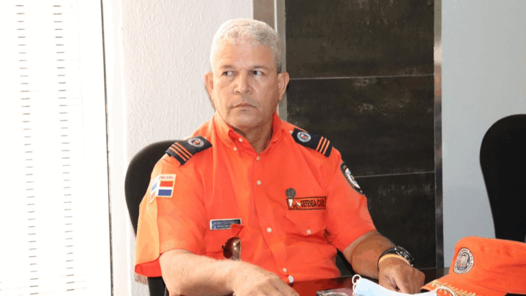 Defensa Civil aclara no abandonó rescate de jovencita en alcantarilla #FVDigital #FelixVictorino