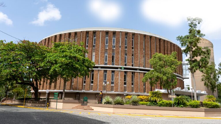 UNPHU primera universidad en obtener certificación #FVDigital