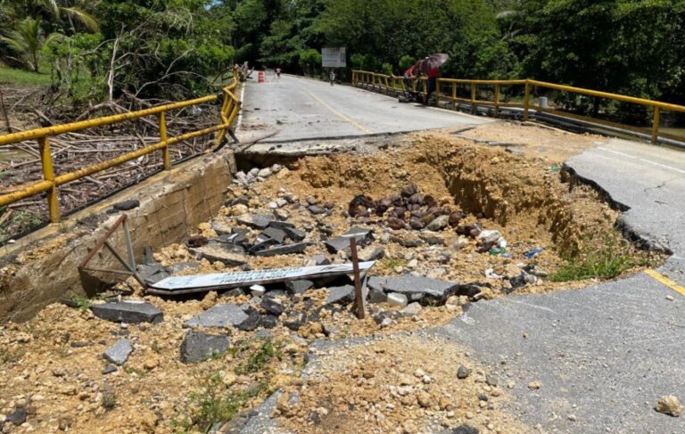 Lluvias provocan inundaciones y deterioro de puente en Nagua