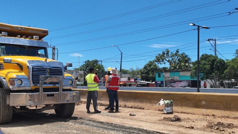 Intervienen cloaca frente al Hospital Darío Contreras