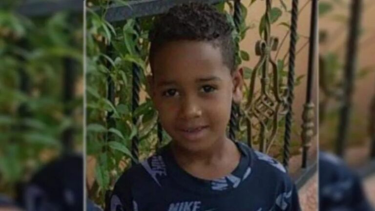 Madre de niño desaparecido en Barahona denuncia retrasos y reenvíos injustificados en juicio por presunto secuestro. #FVDigital #FelixVictorino