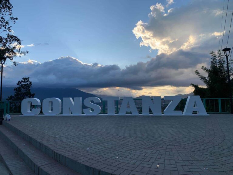 Niños llenan de amor y color el Mirador de Constanza en honor a las madres