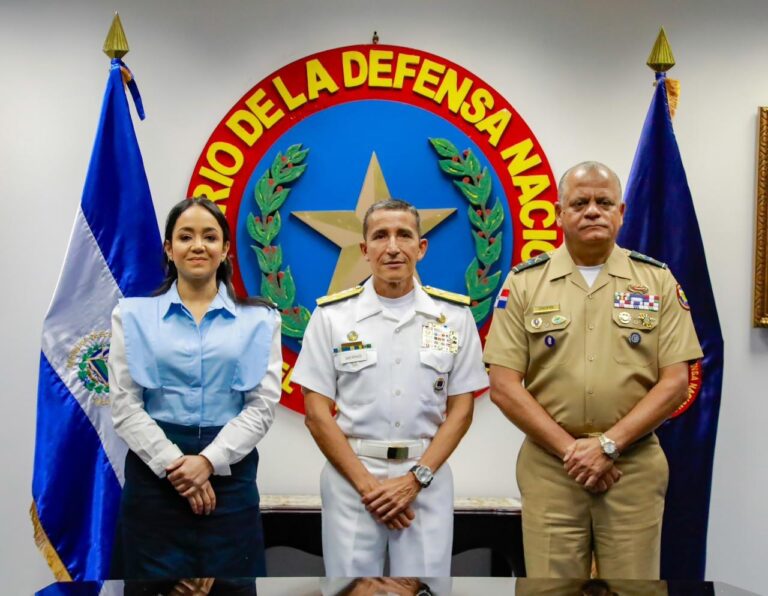 Ministro Defensa visita El Salvador conocer modelo seguridad #FVDigital