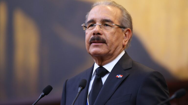 Danilo evita el Palacio, pero acepta reunirse con Abinader en sede del PLD