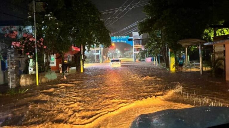 Lluvias inundan calles y casas en Rancho de la Guardia
