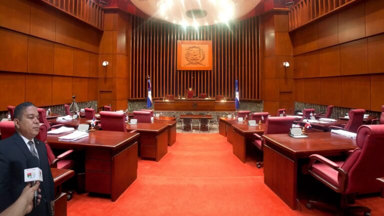 Comisión del Senado rendirá informe sobre fusión de los ministerios de Hacienda y Economía