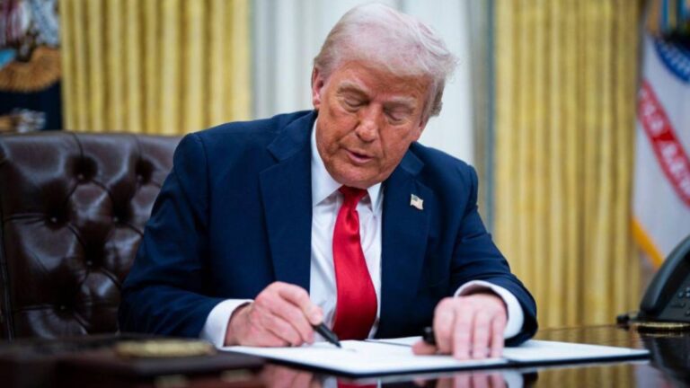 Trump firmará orden ejecutiva para reducir precios de medicinas hasta un 80%