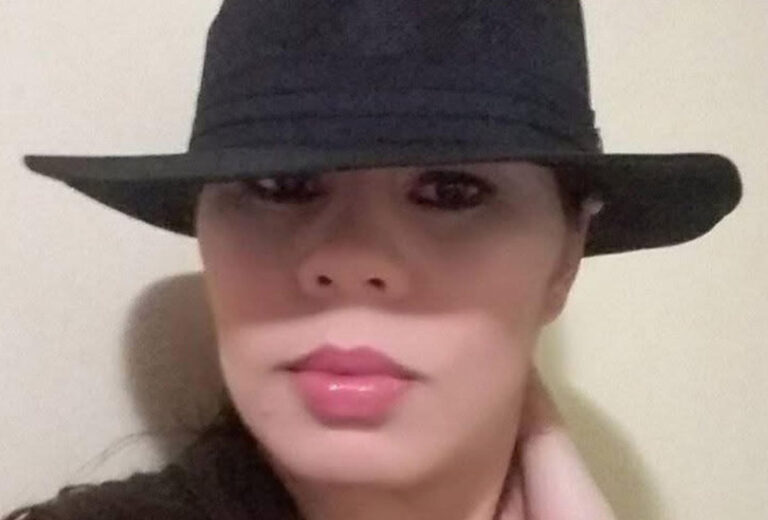 Zulinka Pérez viste de negro