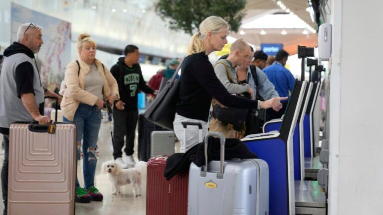 FAA planea reducir vuelos en el aeropuerto de Newark