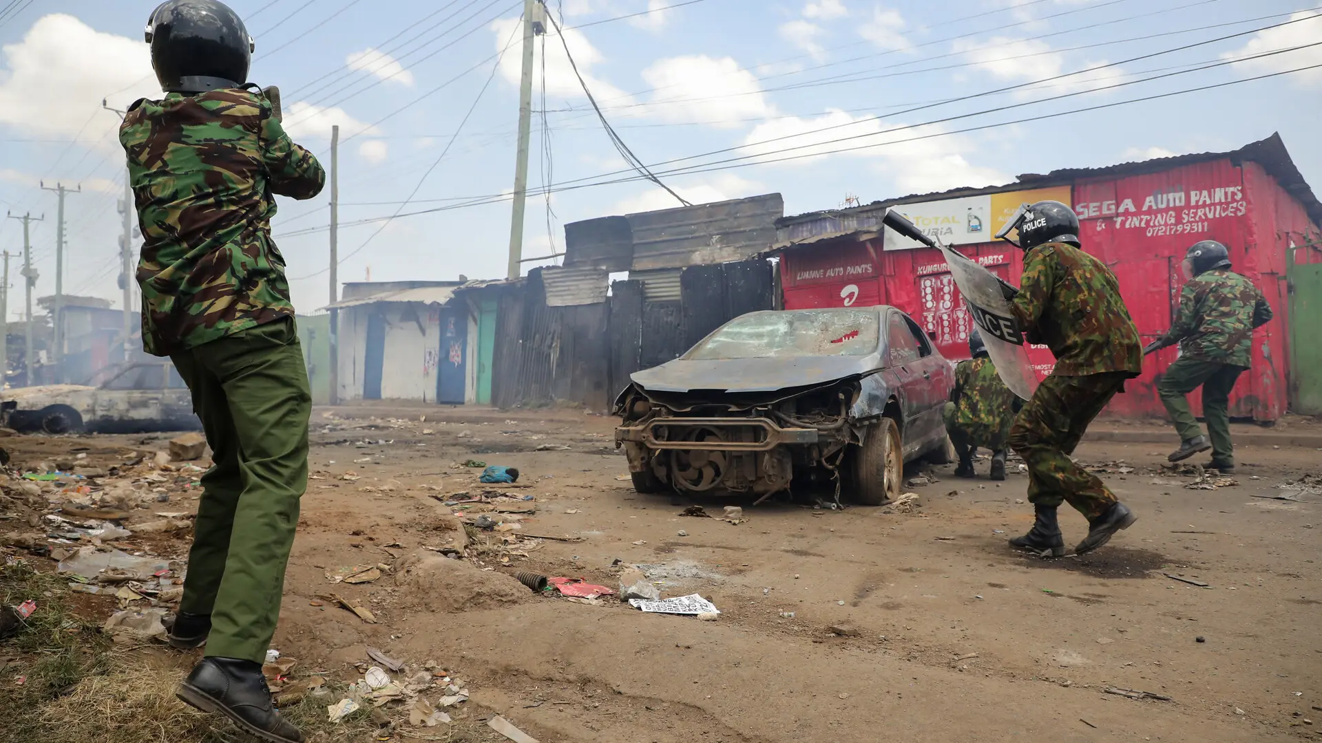 archivo-agentes-de-la-policia-de-kenia-actuan-en-una-protesta.jpeg