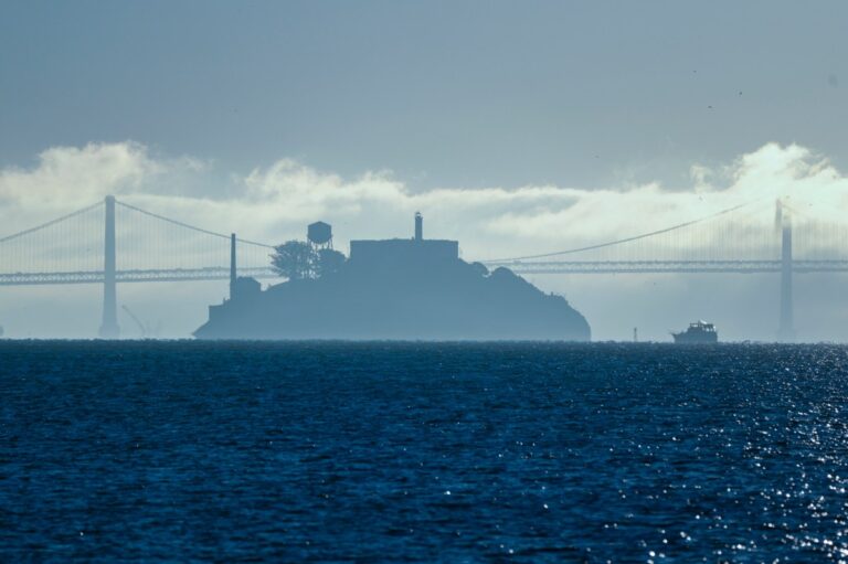 ¿Por qué cerró la cárcel de Alcatraz, donde ahora Trump quiere detener indocumentados?