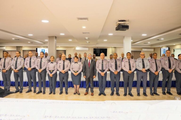 Policiales: Dirección Central Médica y Sanidad imparte charla sobre salud mental dirigida a oficiales generales y superiores