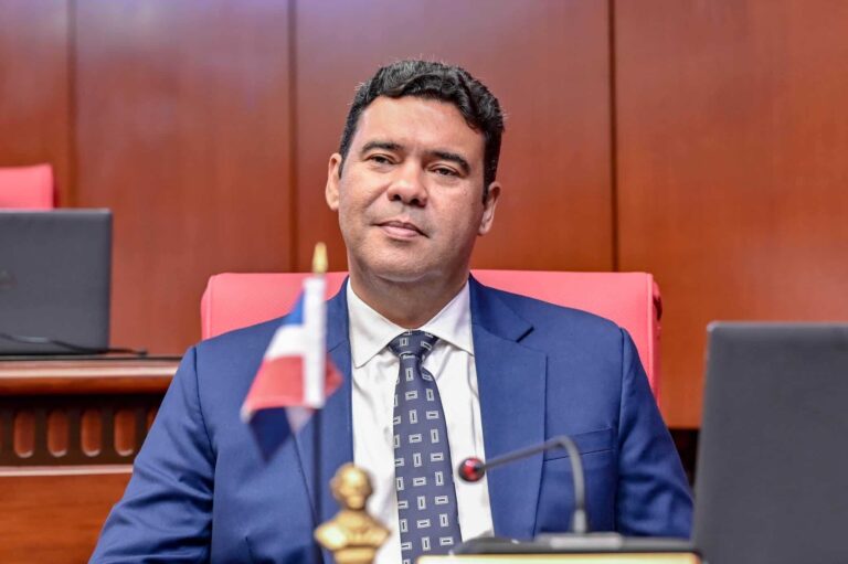 Cholitín somete proyecto de ley para regular el discurso de odio en medios digitales