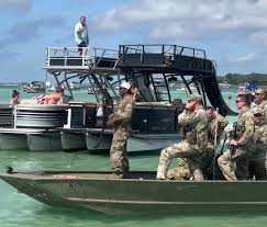 Suspenden a 18 militares por disparar balas de fogueo en playa pública de Florida