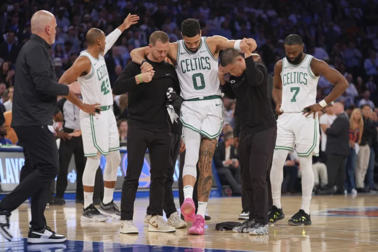 Tatum se lesiona y los Knicks colocan a los Celtics al borde del abismo
