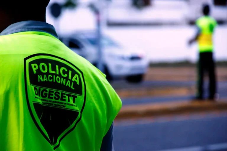 “No me quiten mi sustento”, mujer llora tras retención de motocicleta