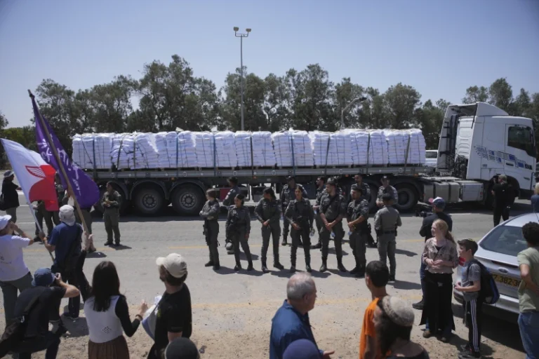 Netanyahu promete un nuevo plan de entrega de ayuda a Gaza mientras los suministros aún no llegan a los palestinos