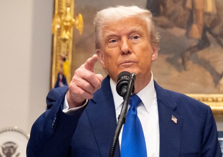 Cenarán con Trump 200 personas que invirtieron más de $54,000 dólares en su ‘memecoin’