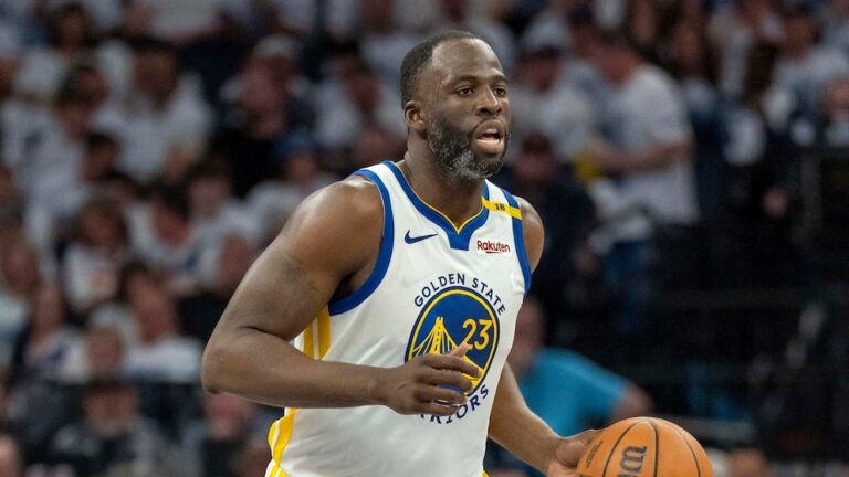 Draymond Green multado con 50 mil dólares por comentarios contra árbitros