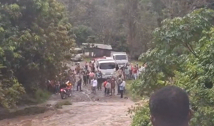 Camioneta con cuatro personas habría sido arrastrada tras crecida de río en Constanza