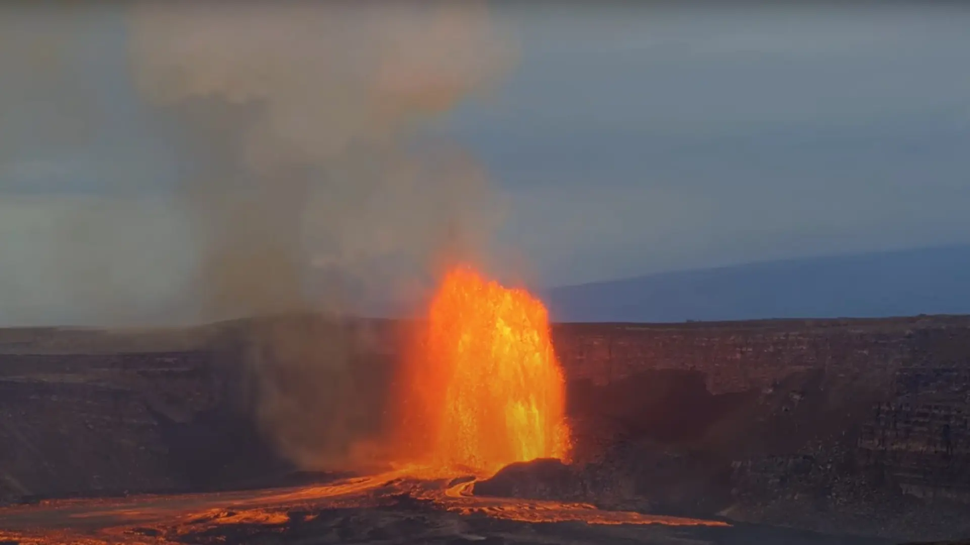 erupcion-de-lava-en-el-volcan-kilauea-de-hawai.jpeg