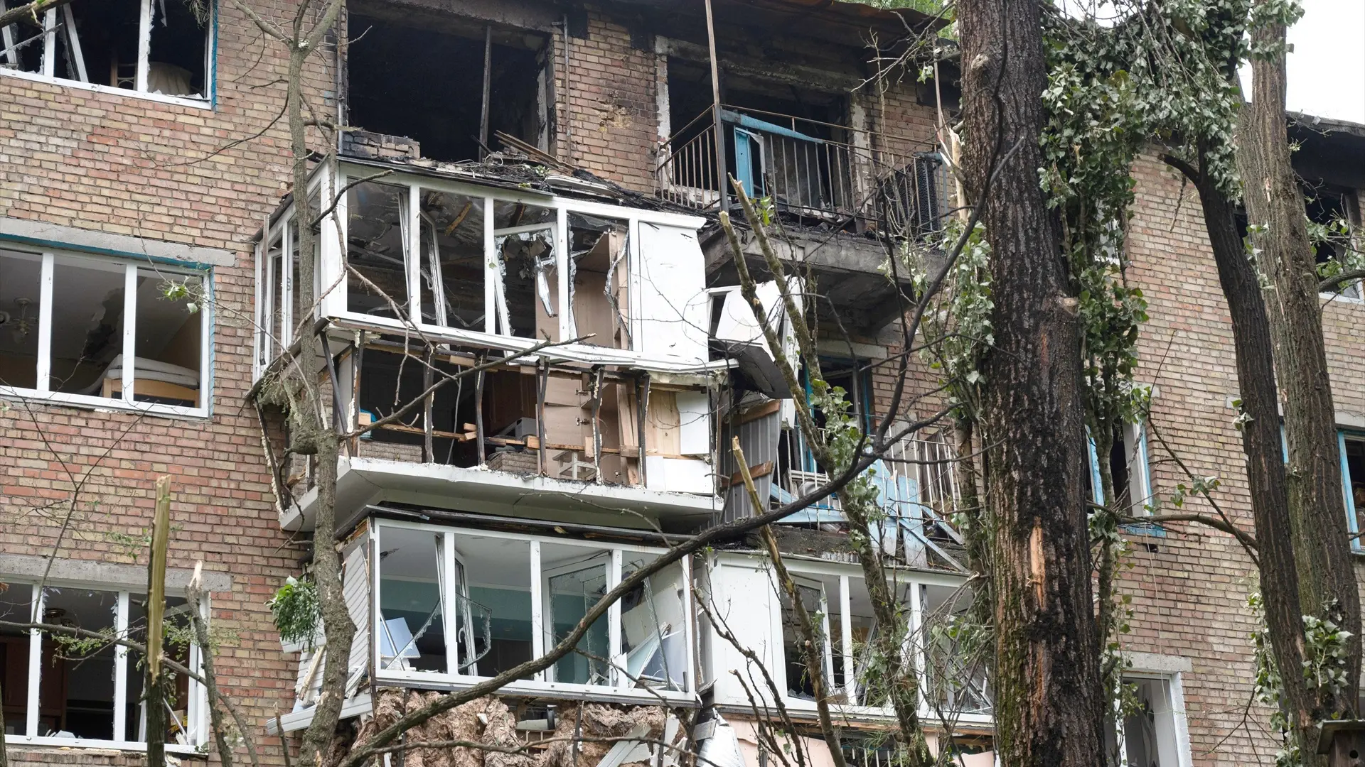europapress-6745479-24-may-2025-ukraine-kiev-view-of-an-apartment-block-damaged-by-the.jpeg
