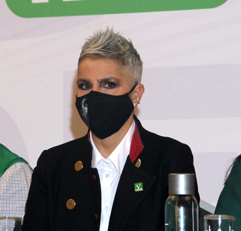 Federica Quijano, vocalista de Kabah, pide ayuda urgente para su operación de columna