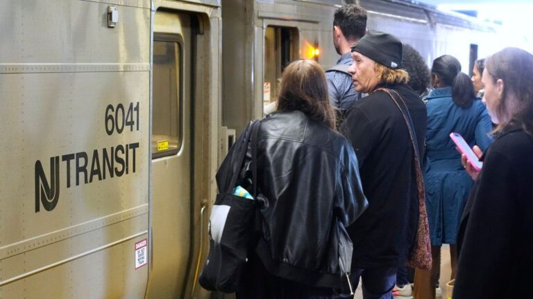 NJ Transit advierte a pasajeros ante posible huelga