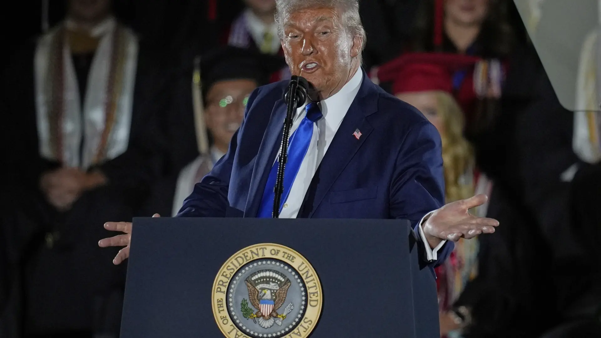 #Mundo:Trump dice que los magnates de internet ahora le “besan el culo”