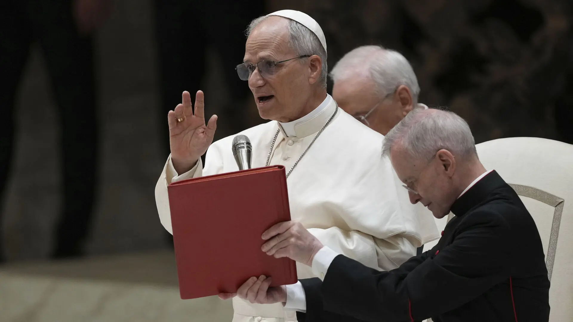 #Mundo:El Papa pide a los medios en el Vaticano que elijan “el camino de la comunicación a favor de la paz”