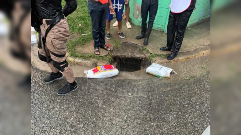 Adolescente desaparece tras ser succionada por alcantarilla en San Cristóbal #FVDigital #FelixVictorino