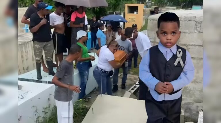 Despiden a peque en Hato Mayor tras triste suceso familiar en La Romana #FVDigital #FelixVictorino