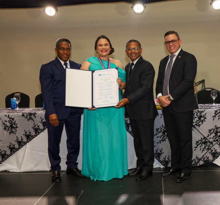 Hospital Evangelina Rodríguez gradúa especialistas #FVDigital